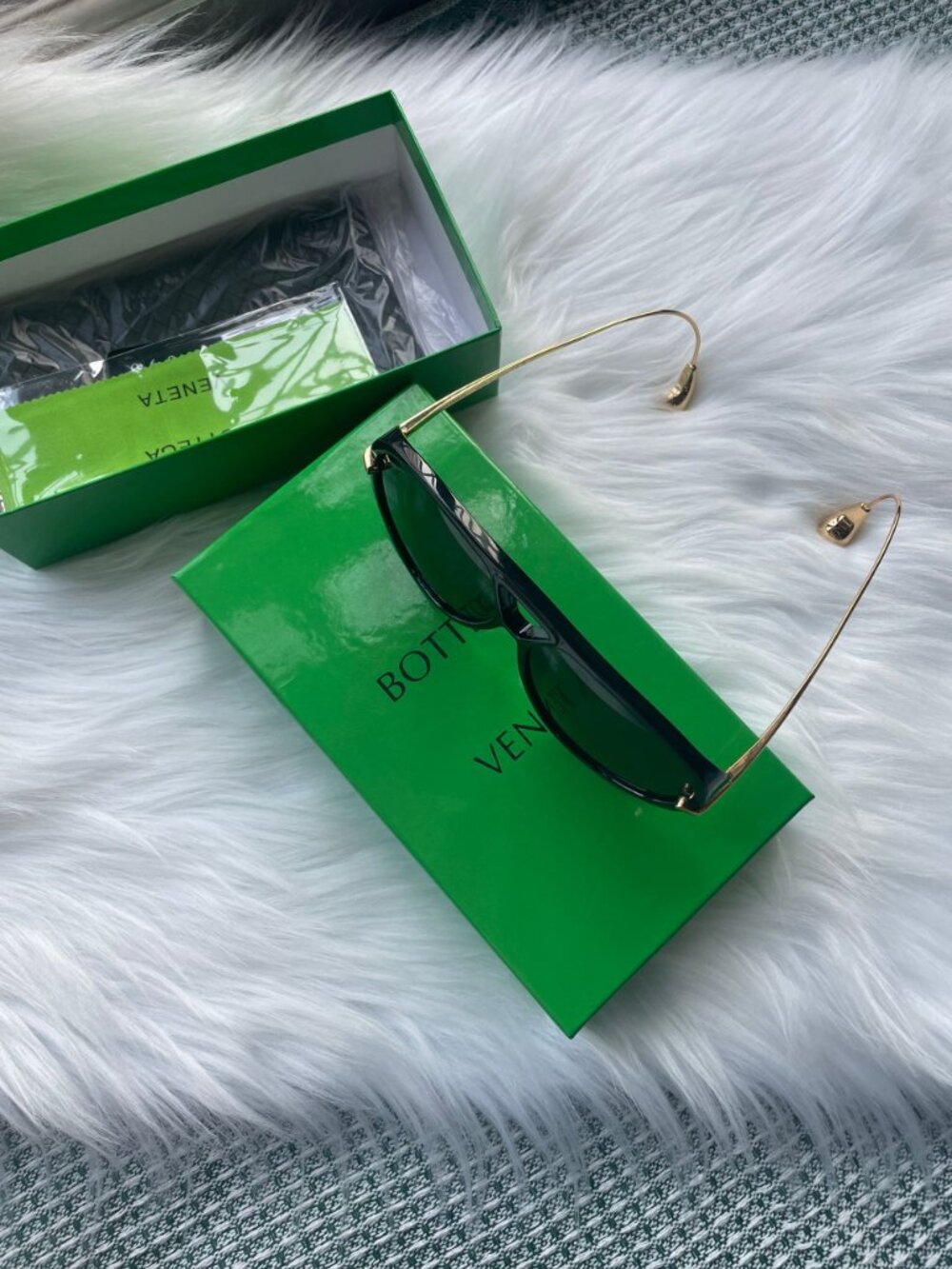 Bottega Veneta Gold-detail Aviator Sunglasses - Picture 5 of 5